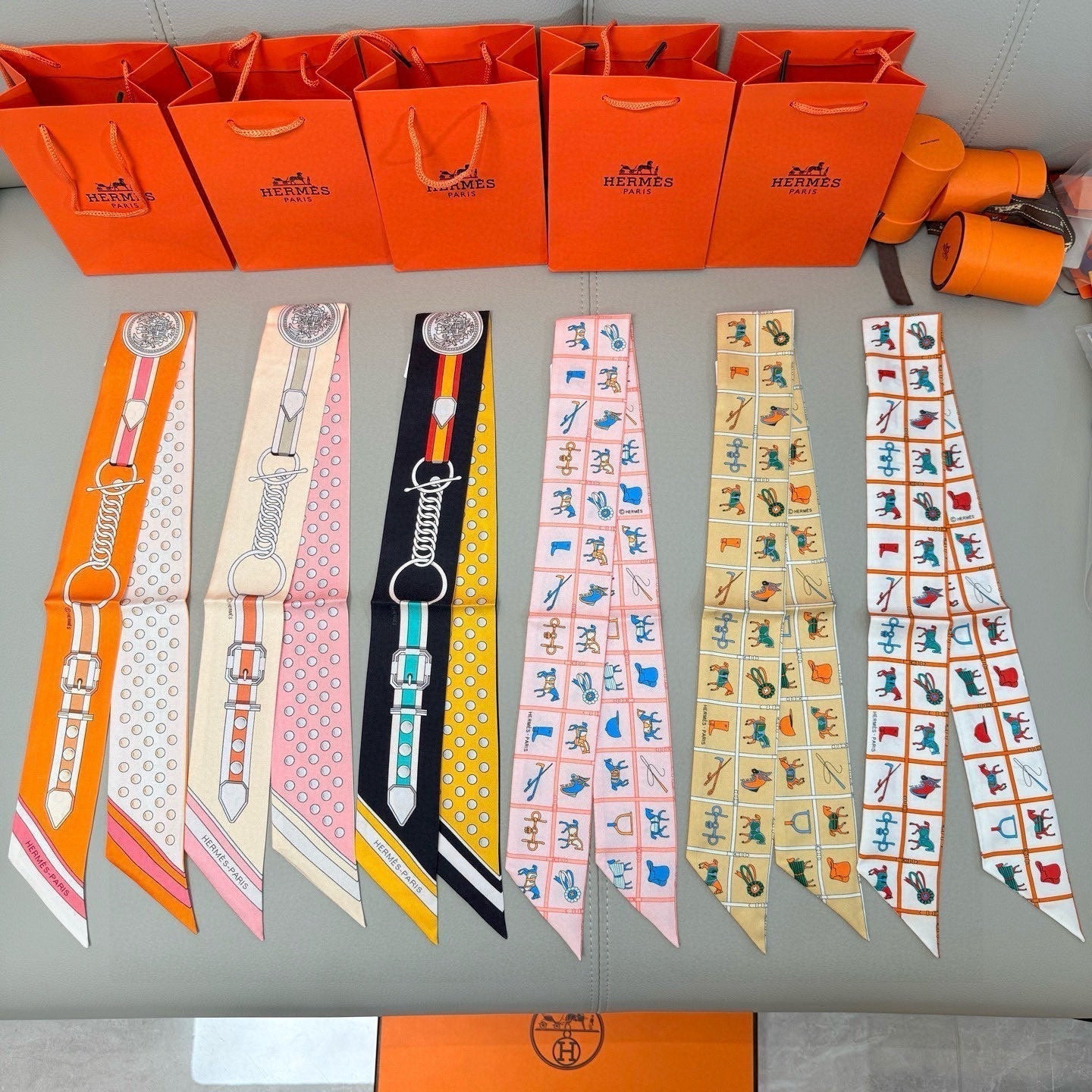 HERMES HERMES 25S SCARF 86 IN SILK 853137