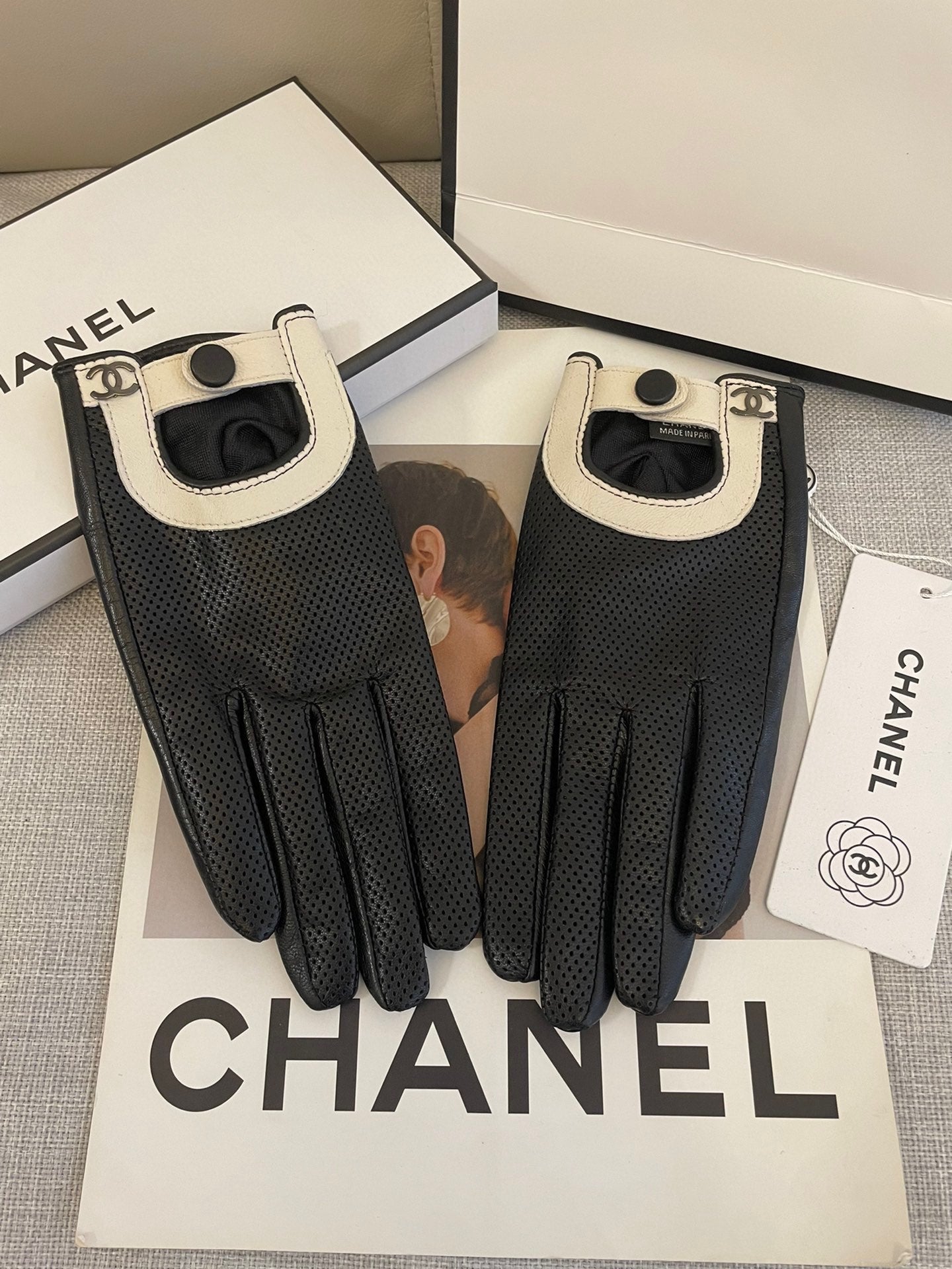 CHANEL GLOVES IN BLACK SHEEPSKIN 463848