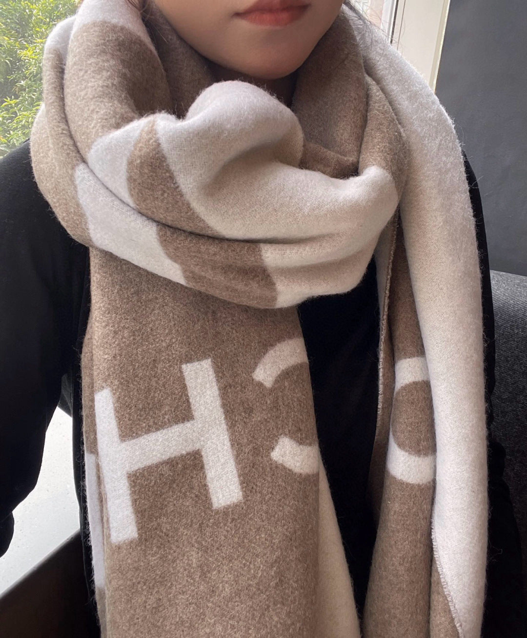 CHANEL 25S SCARF 200 IN CASHMERE 989861