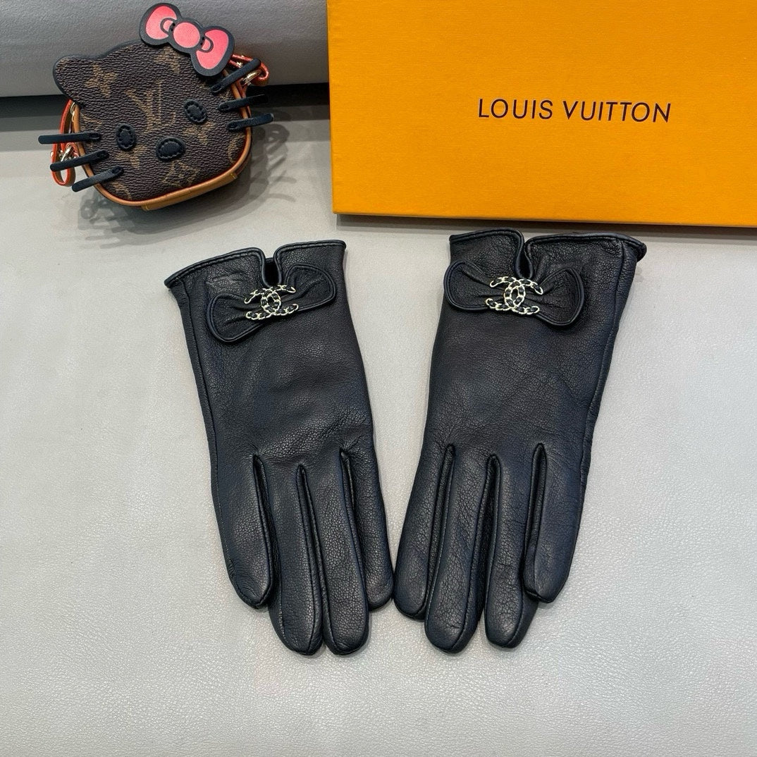 CHANEL GLOVES IN BLACK LAMBSKIN 462395