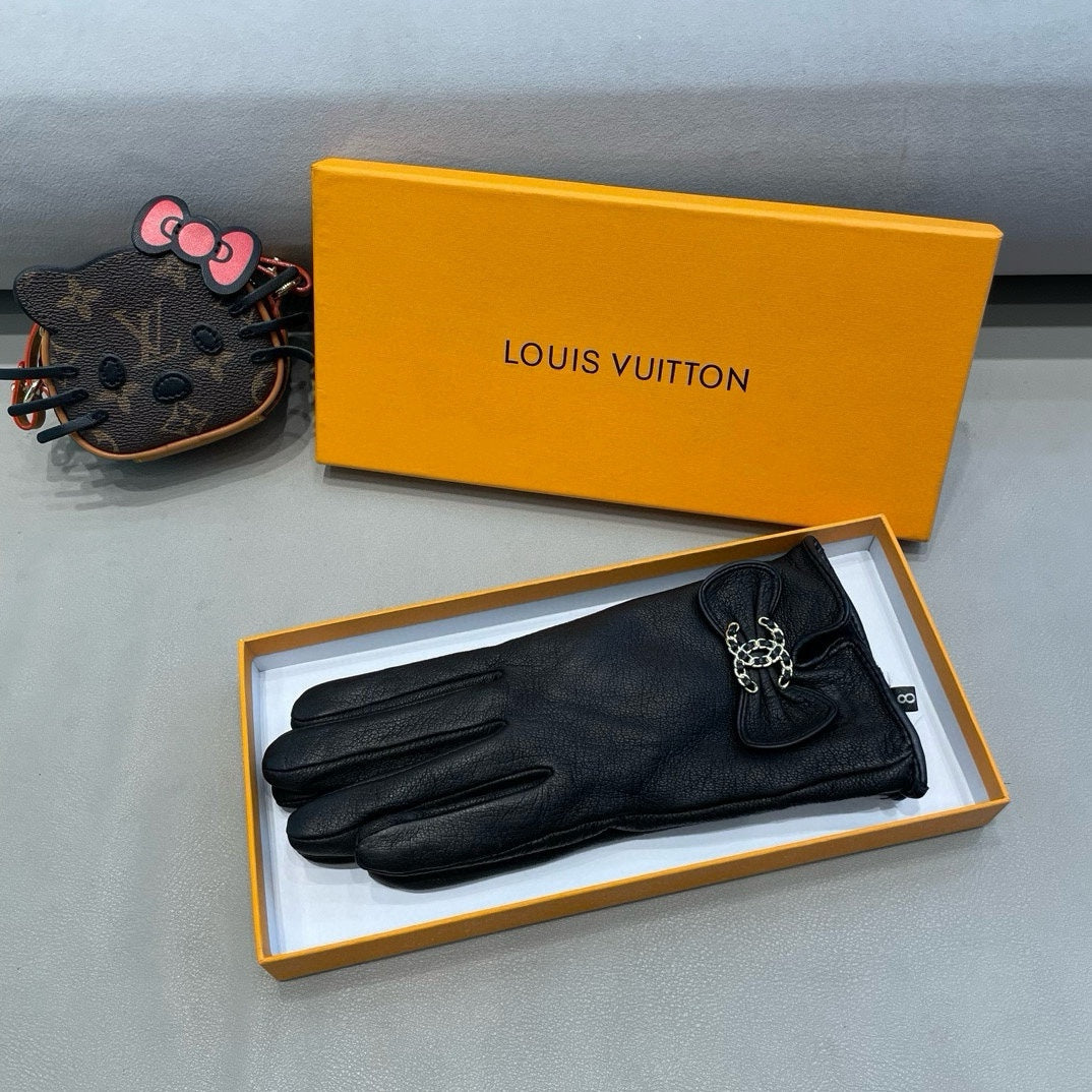 CHANEL GLOVES IN BLACK LAMBSKIN 462395