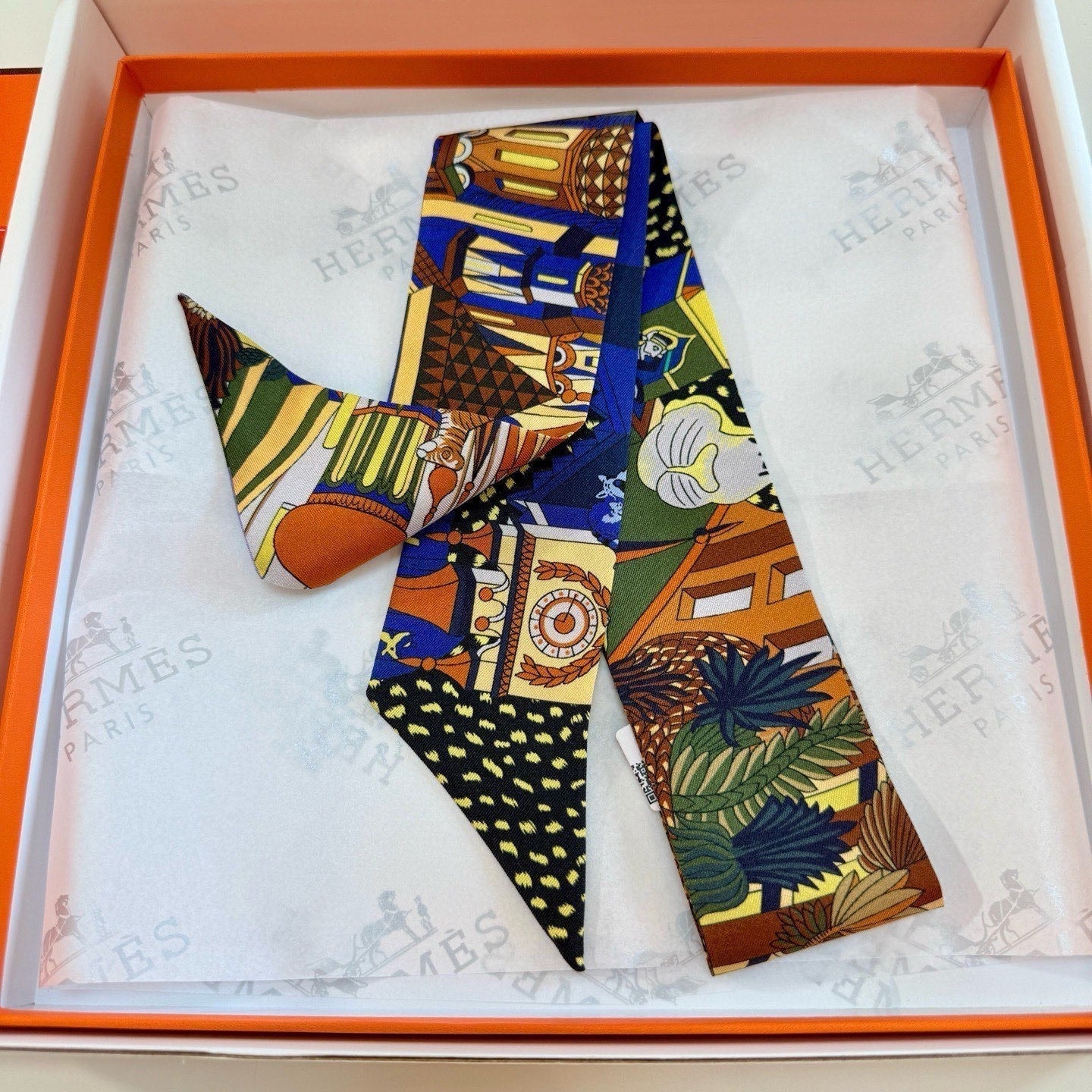 HERMES HERMES 25S NECKERCHIEF 86 IN SILK 989359