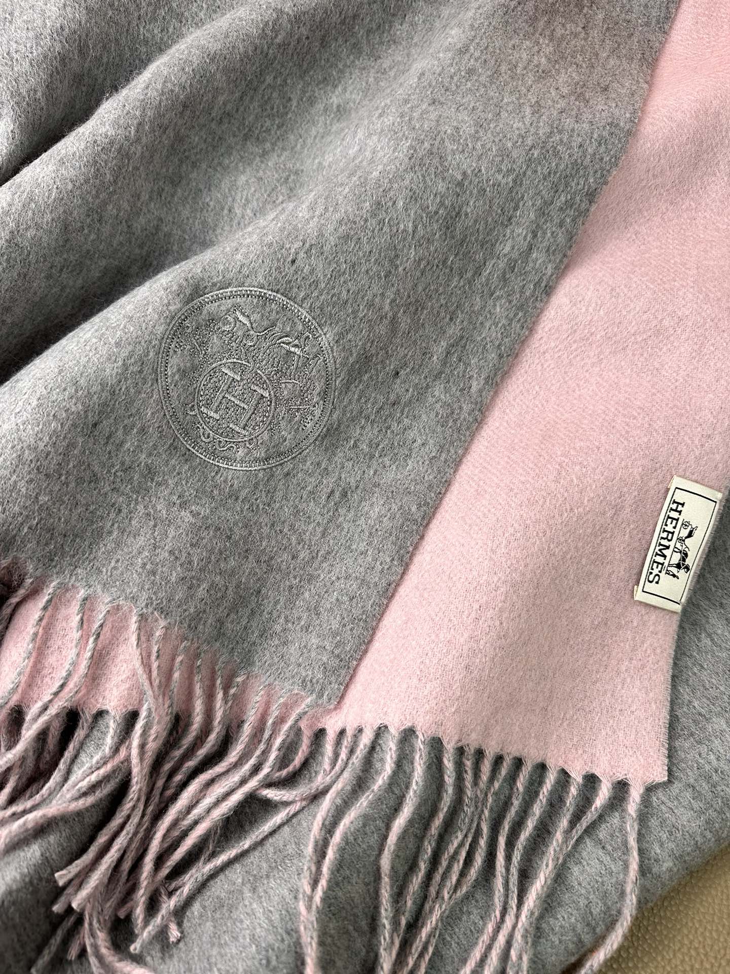 HERMES DOUBLE-FACE SCARF 200 CM IN LIGHT PINK AND GREY CASERE