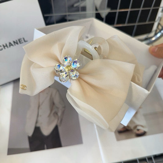 CHANEL BEIGE CREAM VOILE FABRIC AND RESIN CLAW CLIP 432859