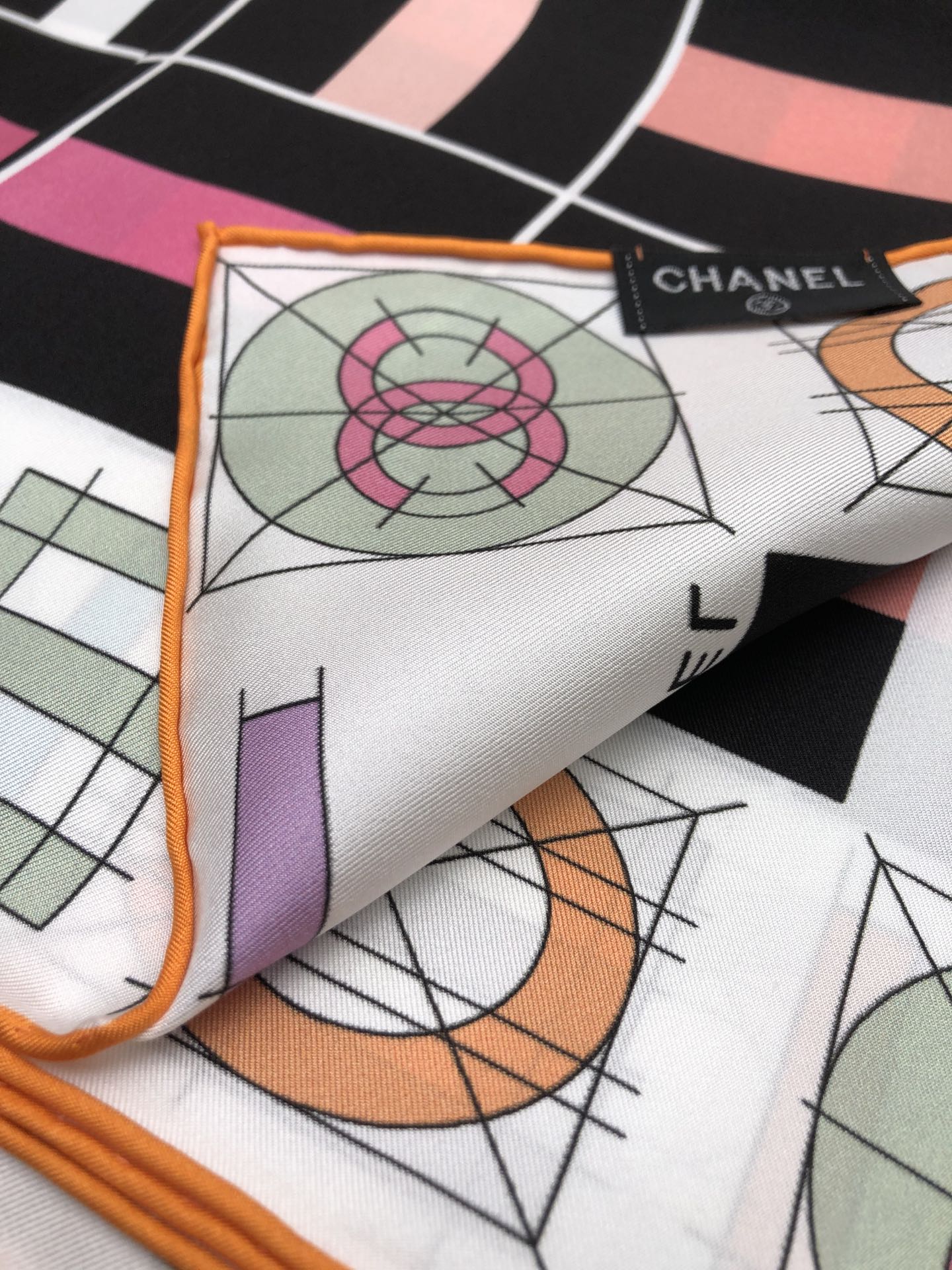 CHANEL 25S SCARF 90 IN SILK 704583