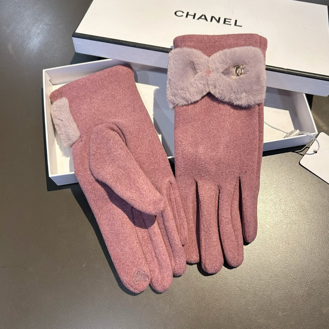 CHANEL GLOVES IN CREPE PINK WOOL WITH RABBIT FUR 456296