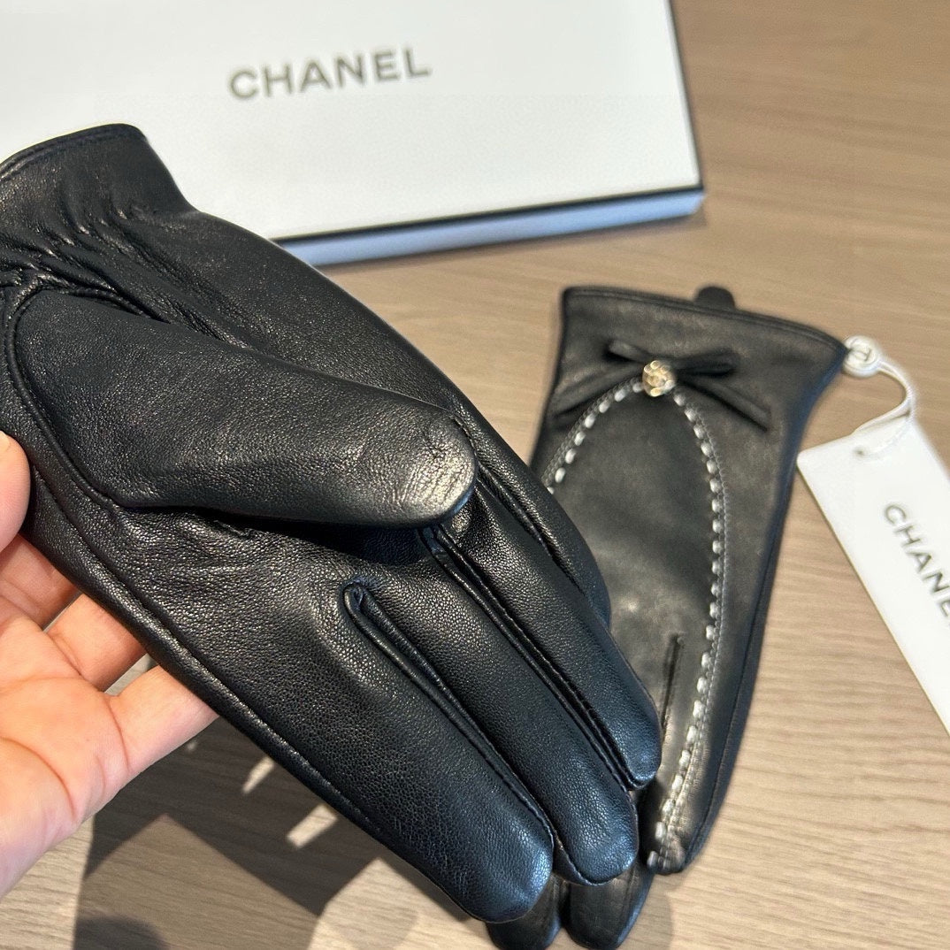 CHANEL GLOVES IN BLACK LAMBSKIN 456336