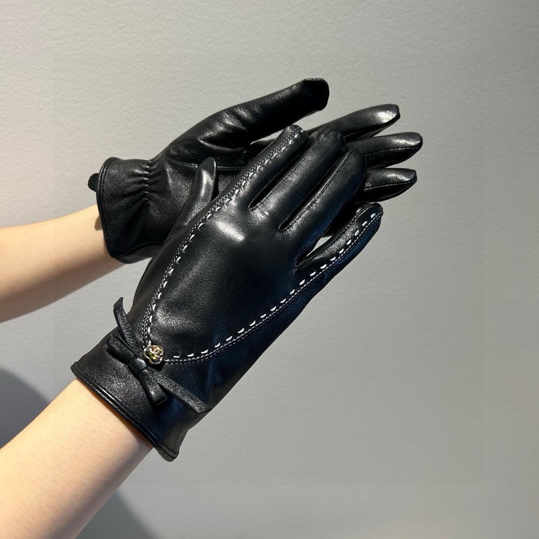CHANEL GLOVES IN BLACK LAMBSKIN 456336