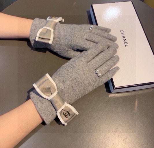 CHANEL GLOVES IN PALE GRAY WOOL WITH BOW 463856
