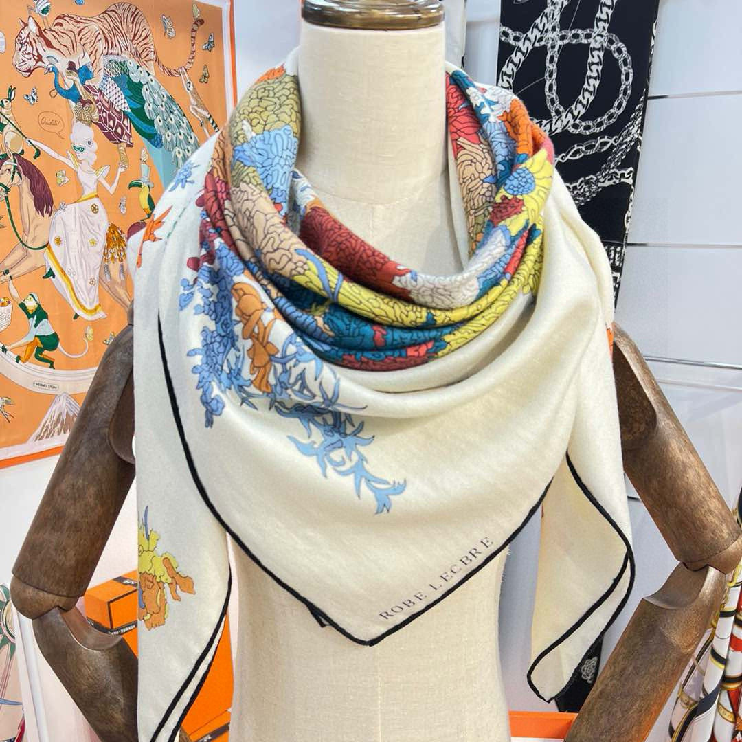 HERMES HERMES 25S SCARF 140 IN SILK 724766