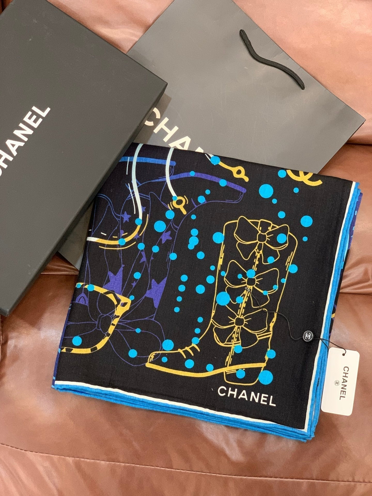 CHANEL 25S SCARF 135 IN CASHMERE 883635