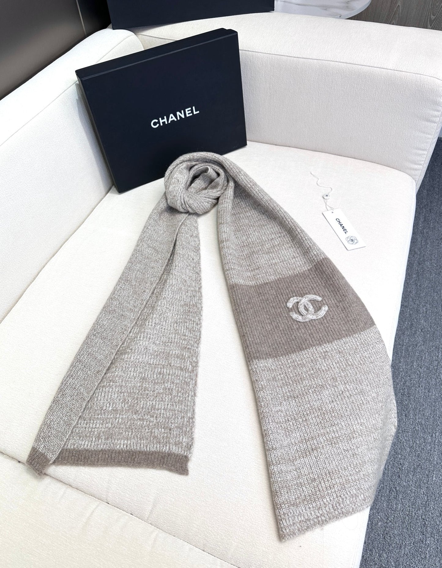 CHANEL SCARF 180 CM IN KHAKI BROWN CASHMERE 389978