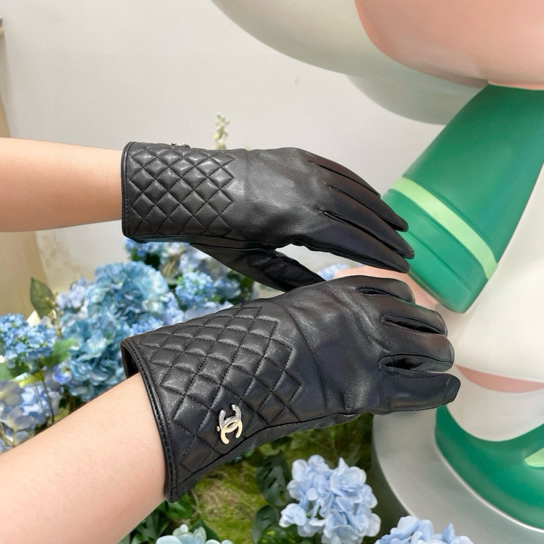 CHANEL GLOVES IN BLACK LAMBSKIN 463825