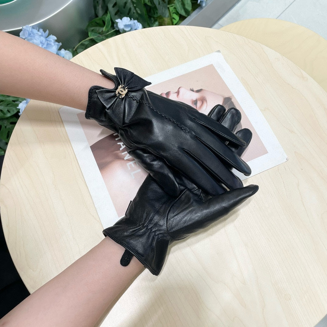 CHANEL GLOVES IN BLACK LAMBSKIN 464983